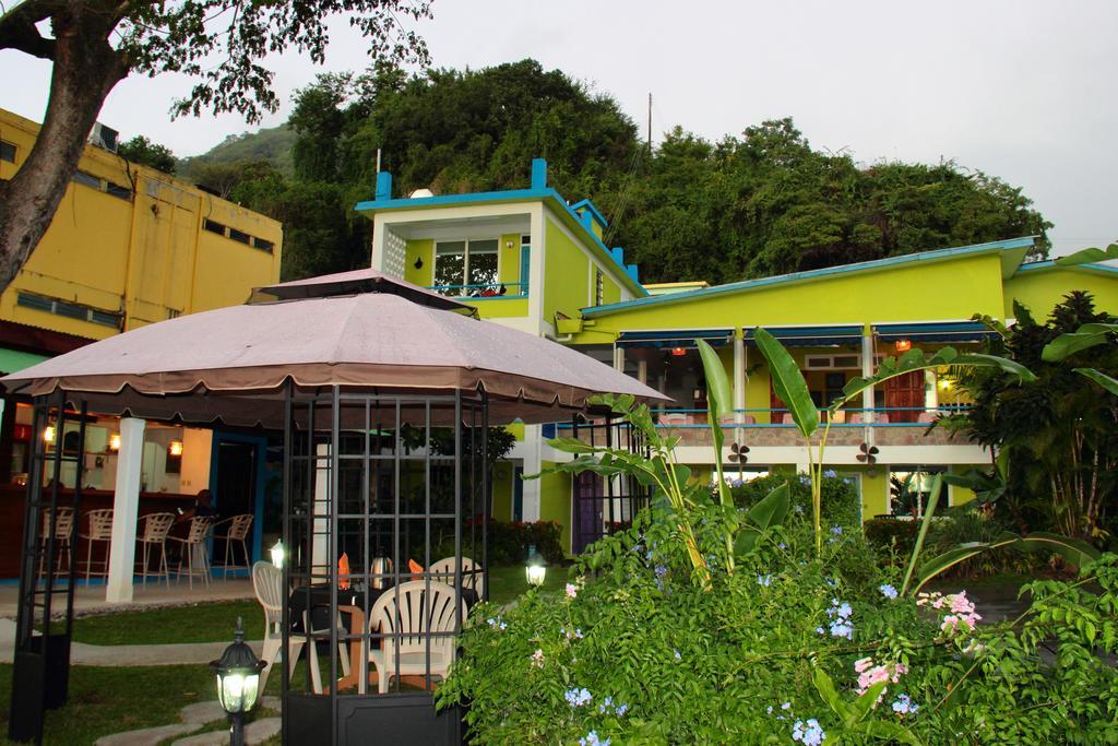 Castle Comfort Lodge Roseau Ngoại thất bức ảnh