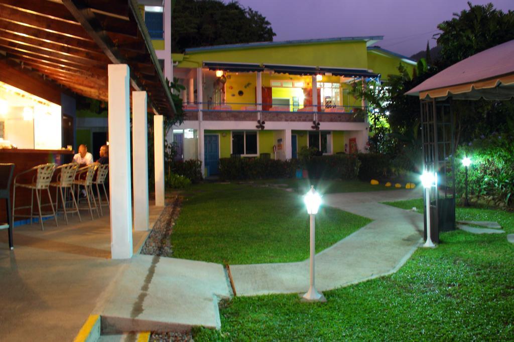 Castle Comfort Lodge Roseau Ngoại thất bức ảnh