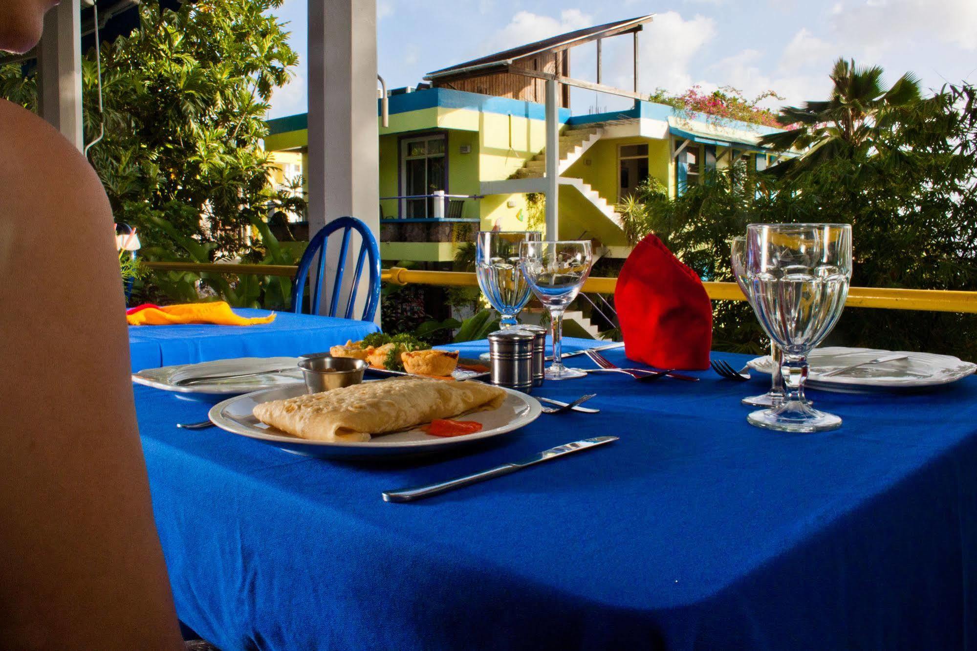 Castle Comfort Lodge Roseau Ngoại thất bức ảnh